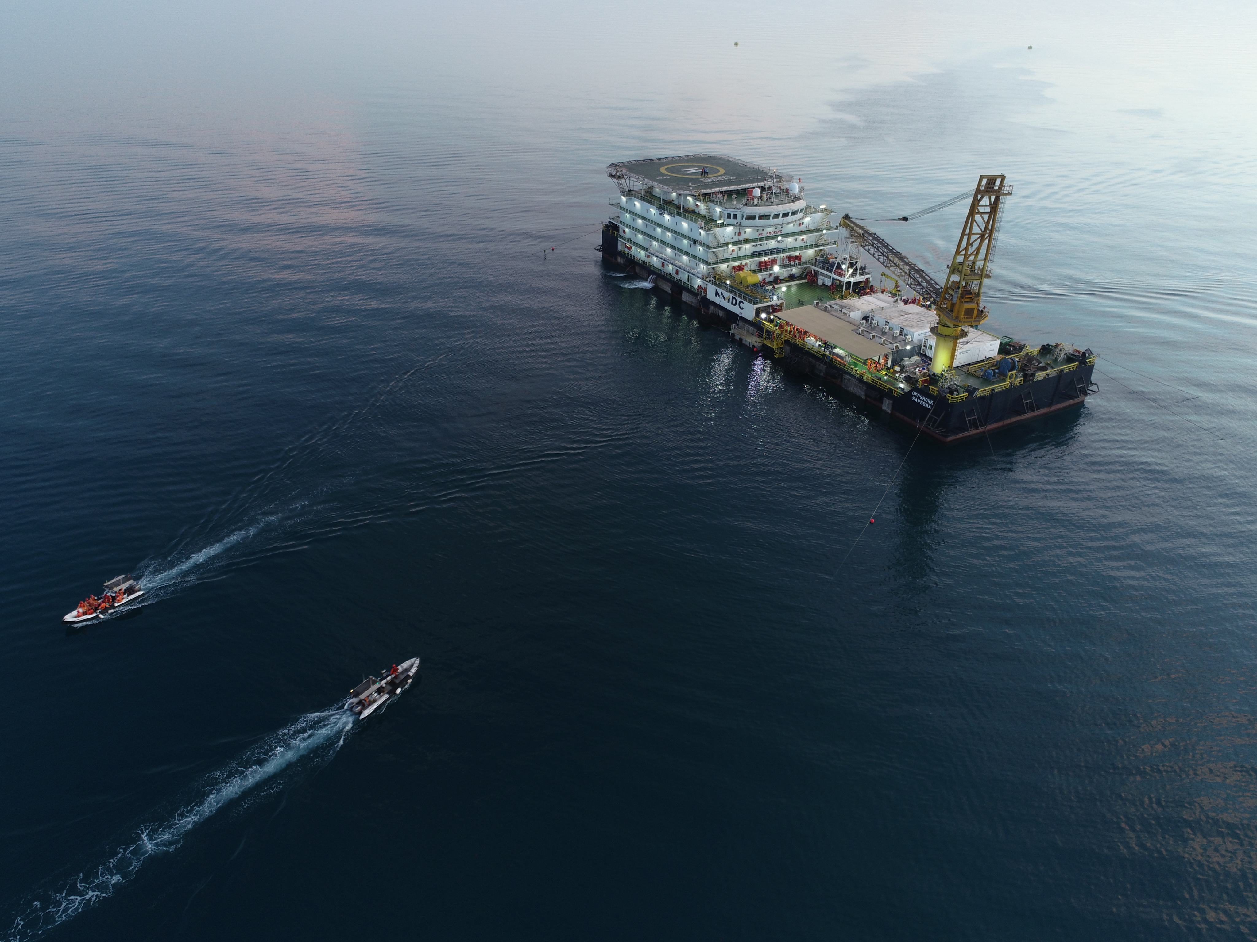 Offshore support vessel and barge